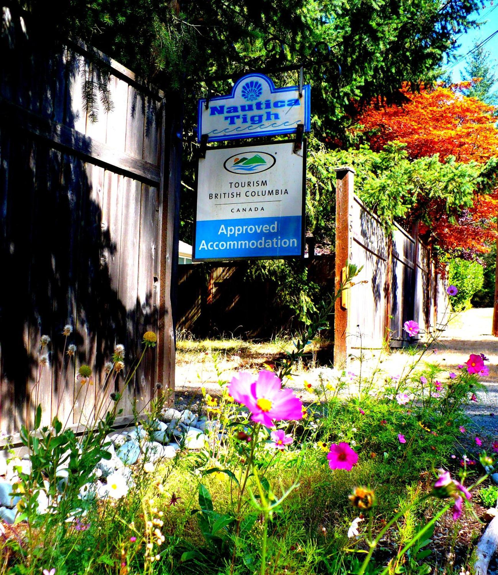 At Nautica Tigh Private Keypad Entrances Bed and Breakfast Qualicum Beach Eksteriør billede