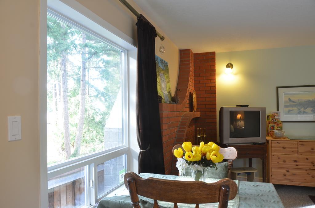 At Nautica Tigh Private Keypad Entrances Bed and Breakfast Qualicum Beach Eksteriør billede
