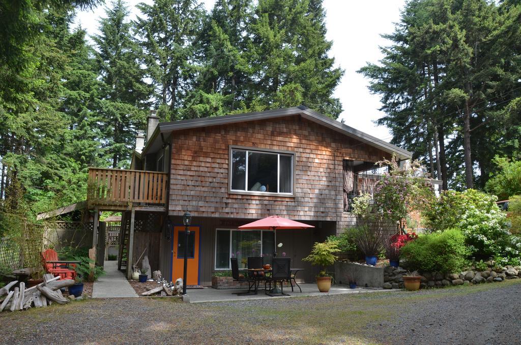At Nautica Tigh Private Keypad Entrances Bed and Breakfast Qualicum Beach Eksteriør billede