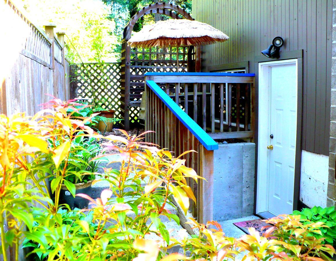 At Nautica Tigh Private Keypad Entrances Bed and Breakfast Qualicum Beach Eksteriør billede